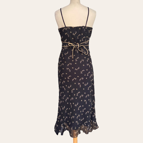 Robe mi-longue à pois et fleurs