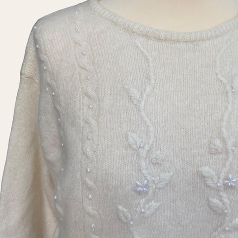 Pull lainé à broderies