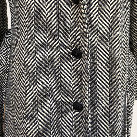 Manteau ceinturé à chevrons