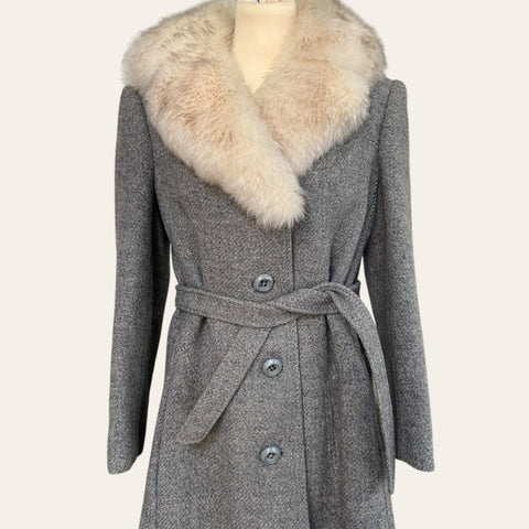 Wool coat with fur collar and belt