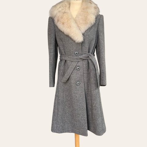 Wool coat with fur collar and belt