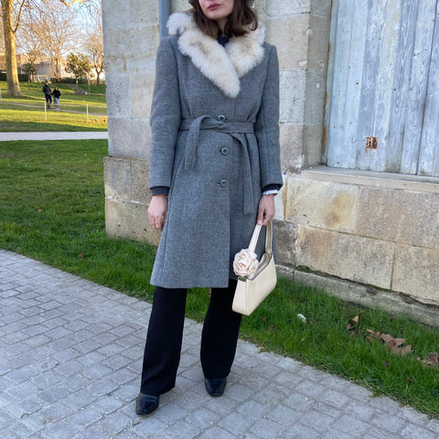 Wool coat with fur collar and belt