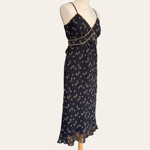 Robe mi-longue à pois et fleurs