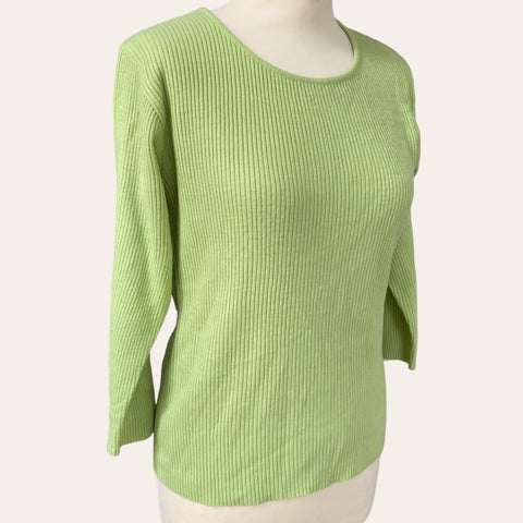 Round neck ribbed sweater