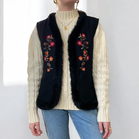 Veste fourrée à broderies