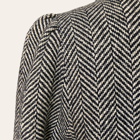 Manteau ceinturé à chevrons