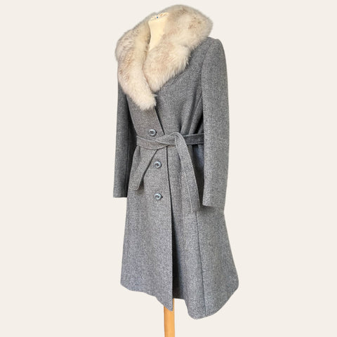 Wool coat with fur collar and belt