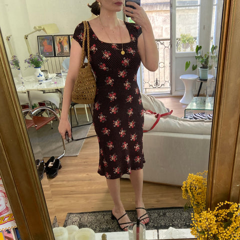 Robe mi-longue à pois et fleurs