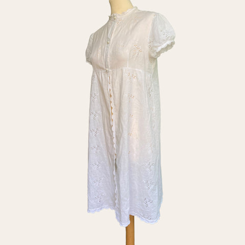 Robe chemise à broderies