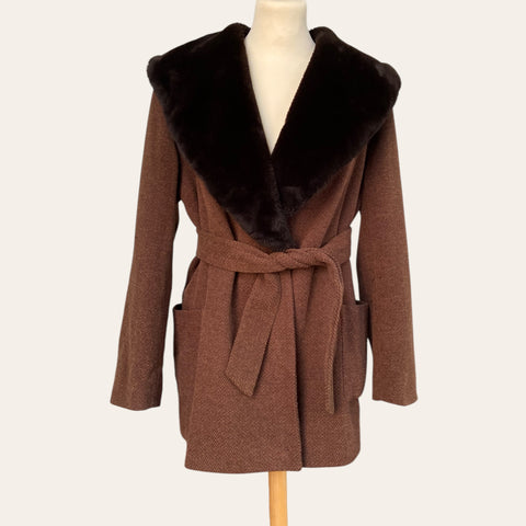 Belted wool coat with fur collar