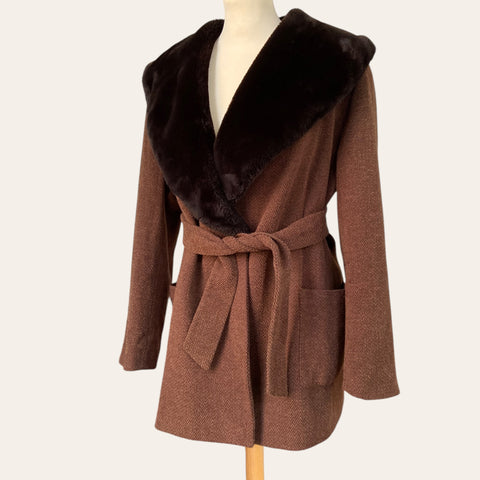 Belted wool coat with fur collar