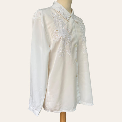 Chemise à broderies