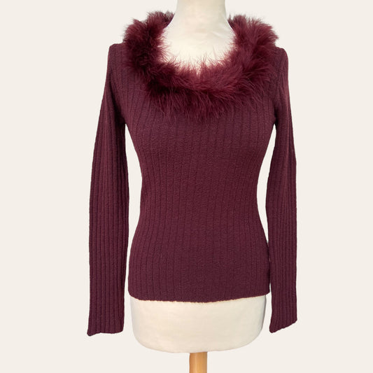 Knitted feather neckline