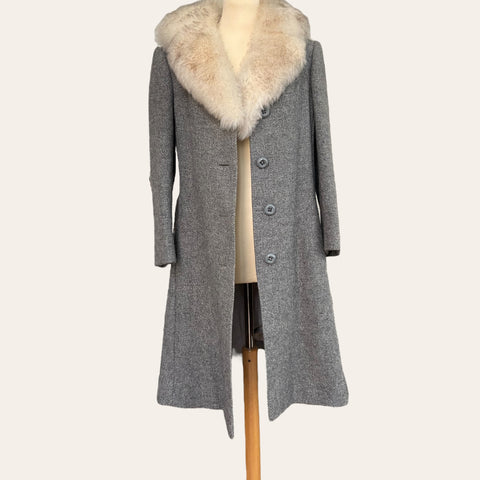 Wool coat with fur collar and belt