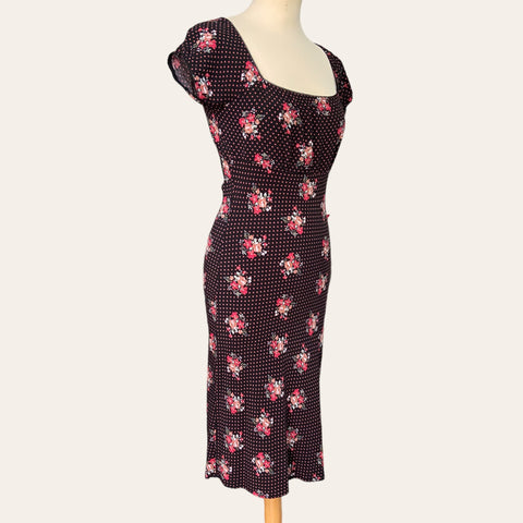 Robe mi-longue à pois et fleurs