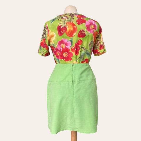 Mini skirt with flower buttons