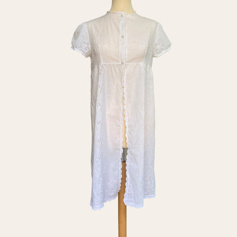 Robe chemise à broderies