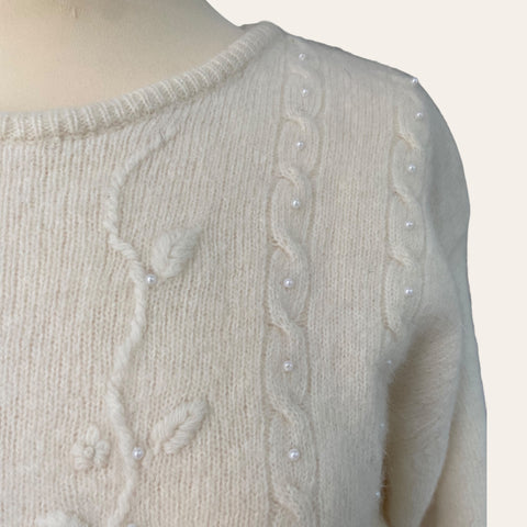 Pull lainé à broderies