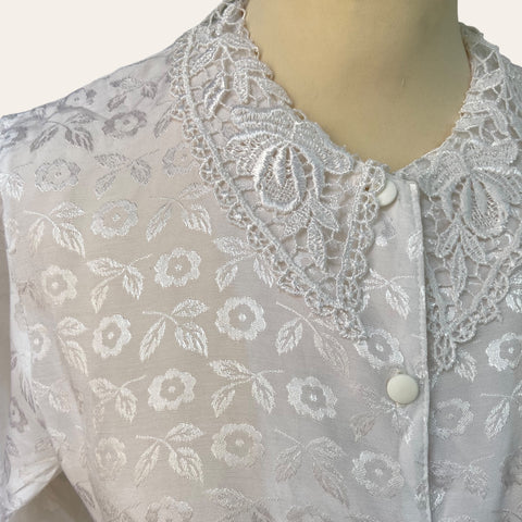 Blouse à broderies