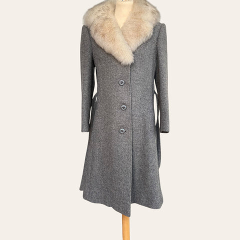 Wool coat with fur collar and belt