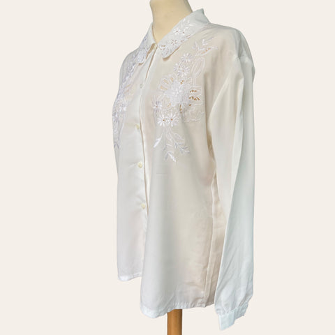 Chemise à broderies