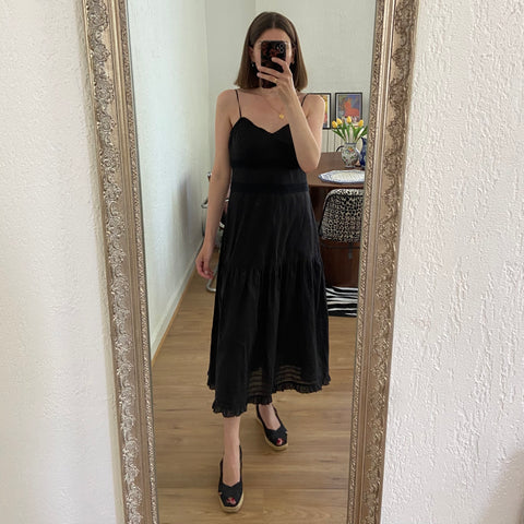 Flared dress with embroidery