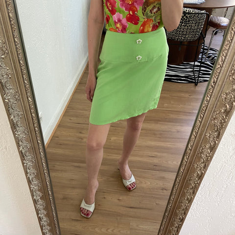 Mini skirt with flower buttons