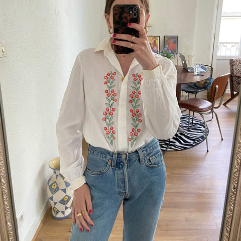 Chemise à broderies