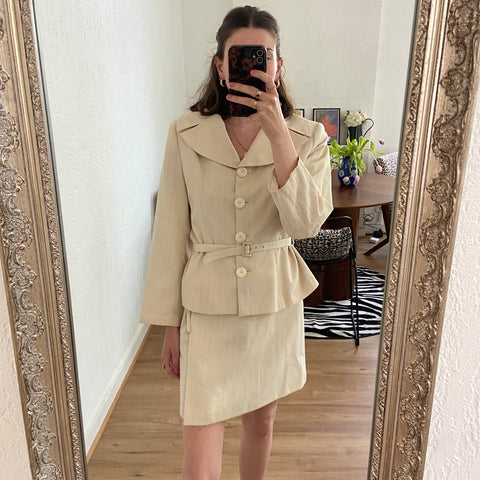 Veste de tailleur ceinturée