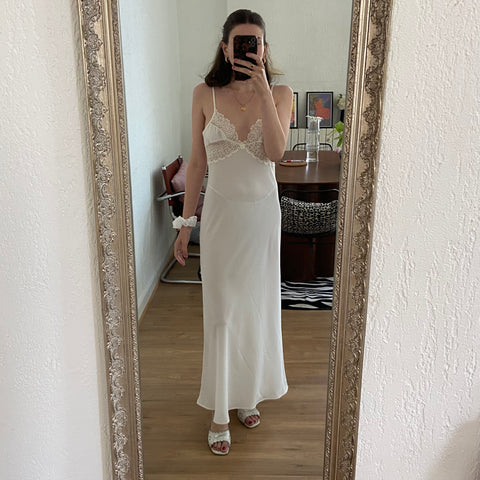 Robe nuisette et son chouchou en dentelle de Calais