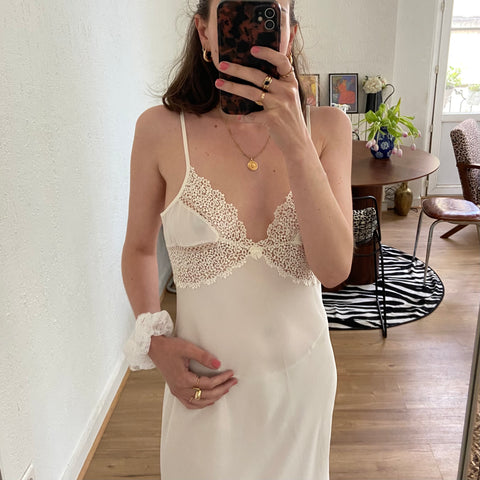 Robe nuisette et son chouchou en dentelle de Calais