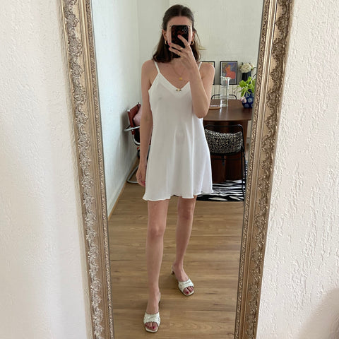 Nuisette avec rose brodée