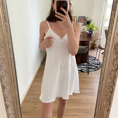 Nuisette avec rose brodée