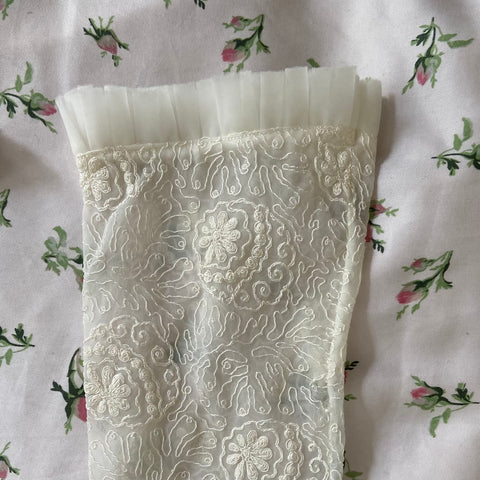 Gants mi-longs brodés
