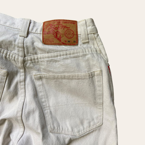 White straight jeans