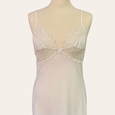 Robe nuisette et son chouchou en dentelle de Calais