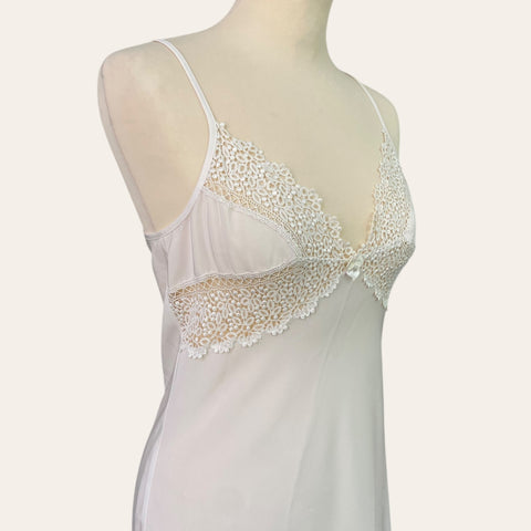Robe nuisette et son chouchou en dentelle de Calais