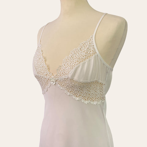 Robe nuisette et son chouchou en dentelle de Calais