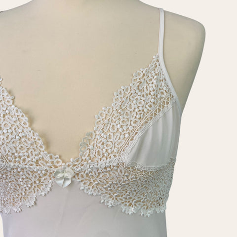 Robe nuisette et son chouchou en dentelle de Calais