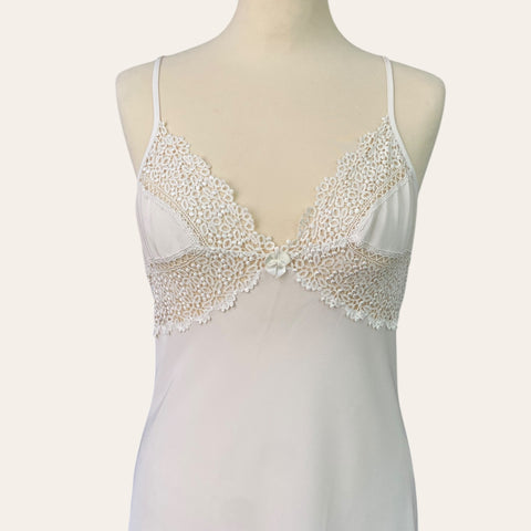 Robe nuisette et son chouchou en dentelle de Calais