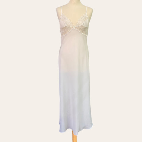 Robe nuisette et son chouchou en dentelle de Calais