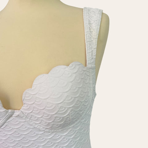 Robe balconnet coquillage et son fichu en dentelle de Calais