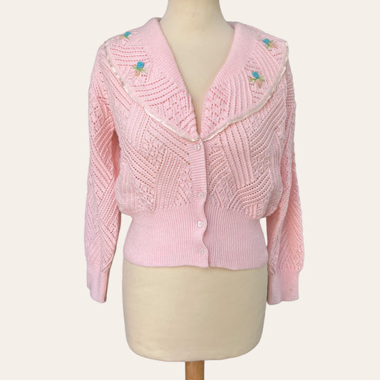 Cardigan rose à broderies