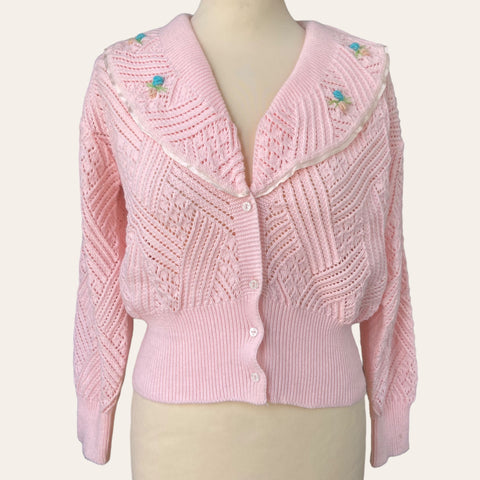 Cardigan rose à broderies