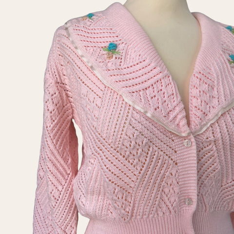 Cardigan rose à broderies