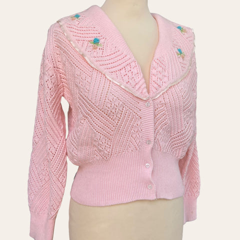 Cardigan rose à broderies